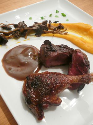 Recette Canard sauvage et son jus réduit au chocolat et piment, purée de carottes et butternut, chanterelles poêlées : pétales
