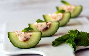 Recette Bouchées fraîches au concombre, chèvre et tomates séchées