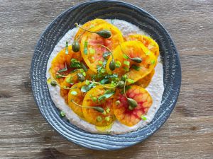 Recette Tomates anciennes / crème de thon / câpres