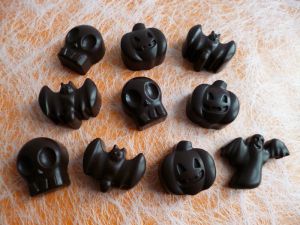 Recette Chocolats noirs d'Halloween aux graines d'anis, de lin et de chia (allégés, diététiques, sans sucre et très riches en fibres)