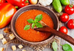 Recette Gaspacho aux Tomates : La Soupe Froide Espagnole qui Rafraîchira votre Été