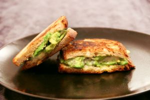 Recette Grilled cheese bleu avocat