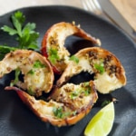 Recette Queues de homard grillées au beurre d’herbes à l’ail