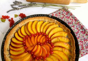 Recette Tarte { vegan } aux nectarines, abricots, groseilles & lavande - Foodista Challenge #10