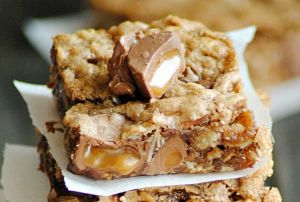 Recette Meilleure recette de barres à l'avoine et au chocolat Rolo!