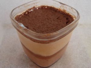 Recette Yaourts maison à l'inuline et leur croûte de cacao cru (pour 8 pots)