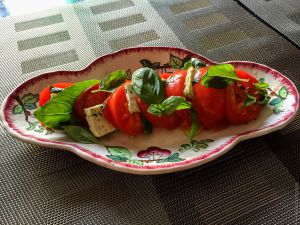 Recette Saison des plantations d’herbes aromatiques et tofu – Caprese vegan