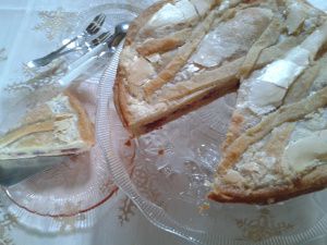 Recette Galette des reines : tarte conversation amandes~poires~ airelles