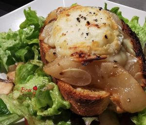 Recette Bruschetta de pain Maïs, poire chèvre miel et amandes