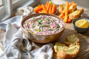 Recette Vous adorez le tzatziki ? Cette version au radis frais va vous surprendre !