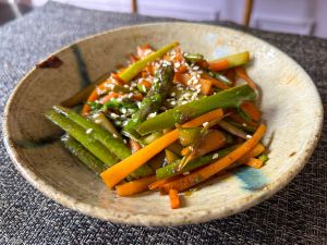 Recette Printemps Japonais – Asperges vertes braisées à la japonaise (Asupara no kinpira)