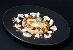 Recette Polenta au gorgonzola, champignons, sauge et noisettes