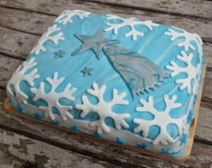 Recette Gâteau d’anniversaire au chocolat, recouvert d’un décor glacial en pâte à sucre