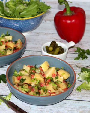 Recette Salade de pommes de terre au poivron et cornichons