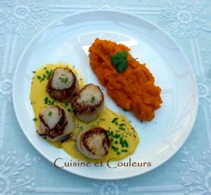 Recette Coquilles St Jacques, sauce au safran et purée de carottes épicée