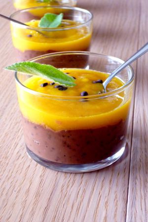 Recette Crème de tapioca au chocolat, fève tonka et coulis de mangue