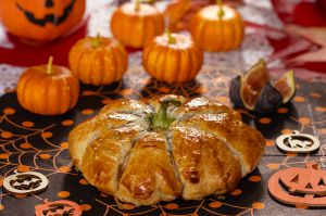 Recette Citrouille d’Halloween feuilletée au camembert, noix et figues