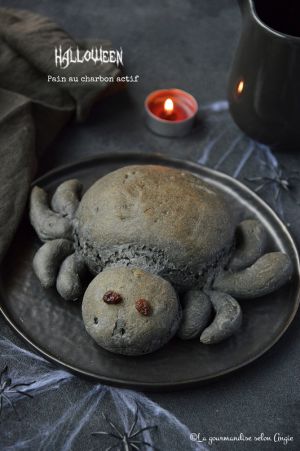 Recette Pain noir au charbon actif façon araignée #vegan #halloween