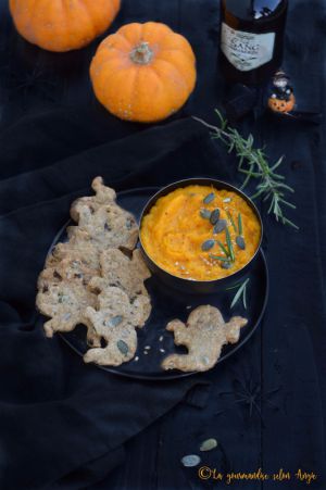 Recette Crackers aux graines & dip de courge rôtie à l'ail #Halloween #vegan