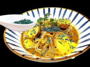 Recette Soupe de poissons de roche avec des pâtes, des paillettes de spiruline et des croûtons mayonnaise