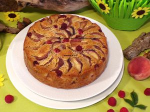 Recette Gâteau pêches framboises et noisettes sur une base de Yotam Ottolenghi