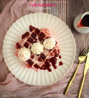 Recette Gaufres aux biscuits roses coulis de framboises et sa chantilly