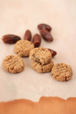 Recette Cookies sans cuisson au beurre de cacahuètes et dattes