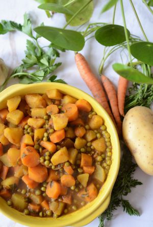 Recette Tagine pommes de terre, carottes et petits pois #vég