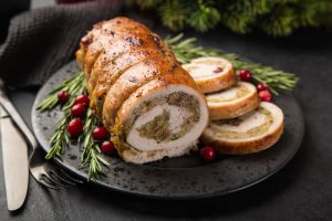 Recette Roulé de dinde aux abricots et pistaches : une recette festive et savoureuse