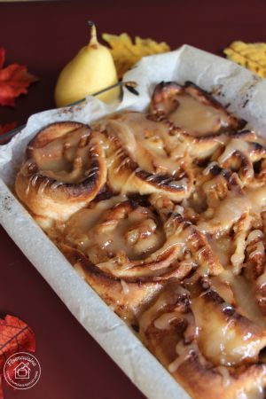 Recette Roulé à la cannelle et aux poires : douceur moelleuse et parfum d’automne