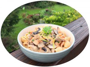 Recette Pâtes complètes aux champignons, truite fumée & noisette - IG Bas