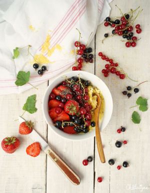 Recette Porridge de polenta aux fruits rouges {cassis-groseilles-fraises}