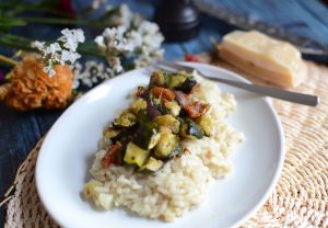 Recette Risotto courgettes rôties et tomates confites #végétarien