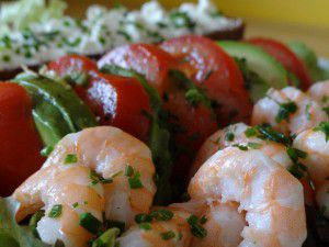 Recette Salade tomate-avocat aux crevettes, fromage frais à la ciboulette