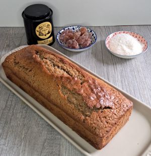 Recette Cake matcha, coco, chocolat blanc et fraises confites