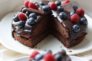 Recette ✯ Gâteau de fête ✯ cacao et myrtilles [vegan & gluten free]