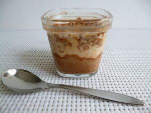 Recette Yaourts maison diététiques et leur crumble pomme caroube (sans sucre)