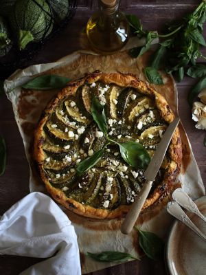 Recette Tarte de courgettes rondes, pesto et feta