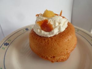 Recette Babas au rhum chantilly ananas et zestes d'orange confits, individuels version rapide