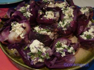 Recette Oignons rouges caramélisés qui deviennent violet, thé des jardin et fromage de chèvre frais