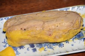 Recette Foie gras mi-cuit au micro-ondes, chutney de poires, dattes, oignon et figues
