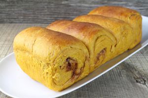 Recette Brioche à la courge, épices et raisinée {Végane}