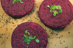 Recette Burgers vegans : Betterave, Azukis et flocons de Quinoa