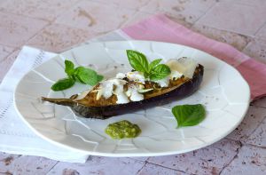 Recette Aubergine farcie, ricotta tomatée et pesto