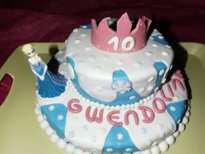 Recette Gâteau Princesse Reine des Neiges en pâte à sucre pour Gwendoline