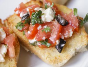 Recette Meilleure recette facile de la bruschetta à la grecque!