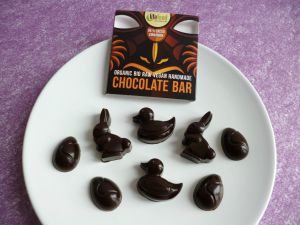 Recette Chocolats de Pâques végans bio 100% crus cannelle et chanvre (diététiques, protéinés, sans gluten ni sucre et riches en fibres)