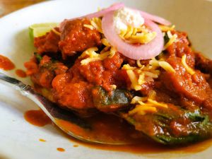 Recette Poutine méditerranéenne, bien  parfumée, avec légumes et saucisse