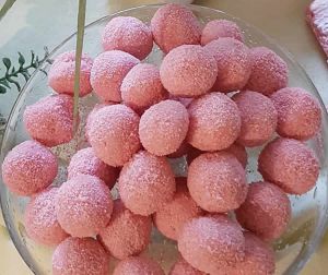 Recette Idées de Friandises de Noël : Truffes aux biscuits roses de Reims au Thermomix