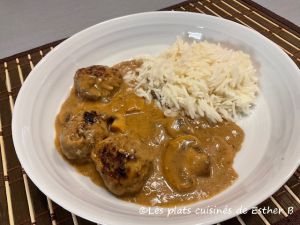 Recette Boulettes de viande avec sauce crémeuse aux champignons